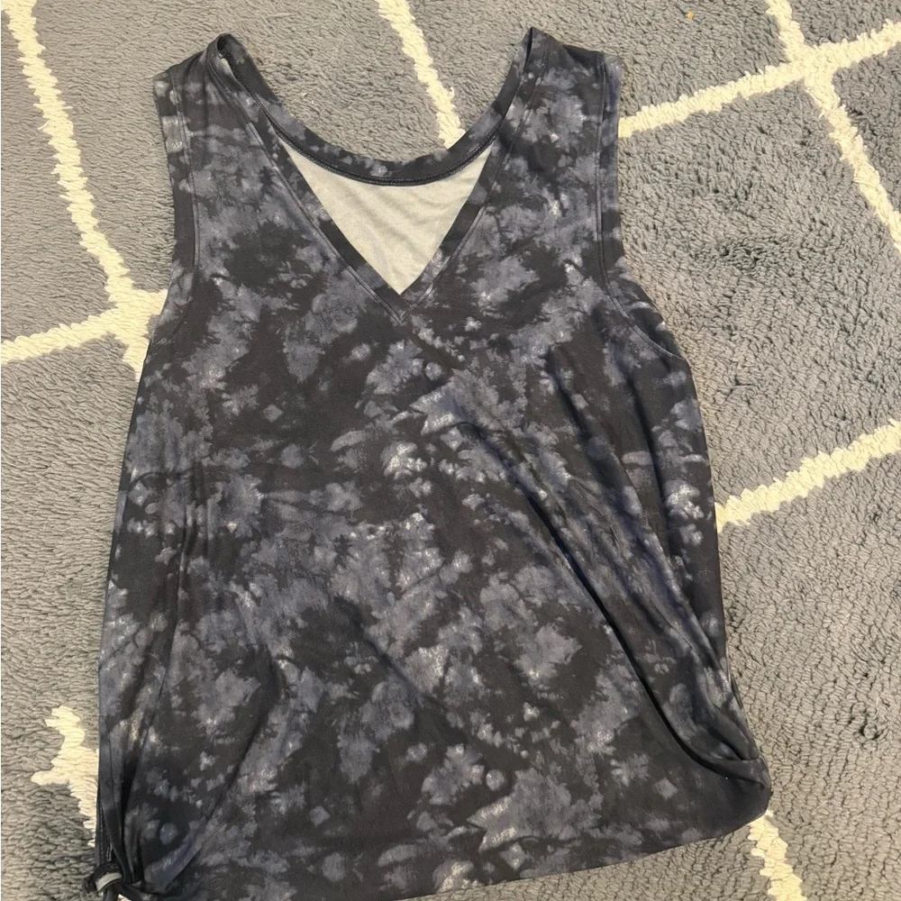 Old Navy Breathe On Tie-Dye Tank - Picture 4 of 8